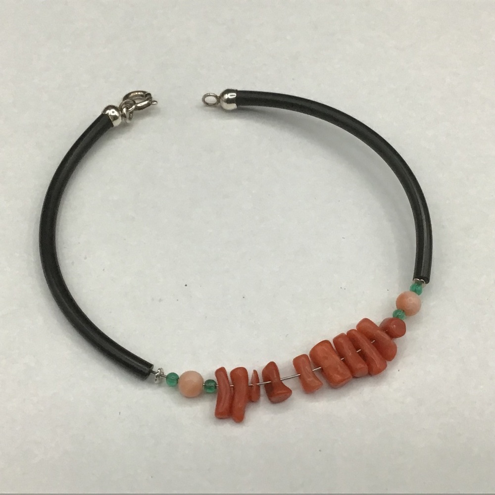 -Fun Corals bracelet on a wire with rubber band and lobster clasp.